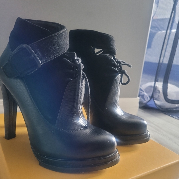 Boots - Picture 2 of 4